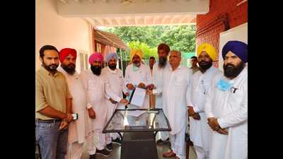 Led by leader of opposition Harpal Singh Cheema, the AAP delegation submitted a memorandum to speaker Rana KP Singh, opposing the present policy under which a member is entitled to pension for each term. (HT Photo)