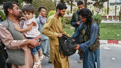 Afghans desperate to leave the country flocked to the Kabul airport, (AFP Photo) Afghans desperate to leave the country flocked to the Kabul airport, (AFP Photo)