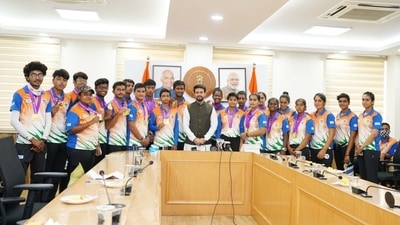 Sports Minister Anurag Thakur meets World Youth Archery Championship winners (SAI) Sports Minister Anurag Thakur meets World Youth Archery Championship winners (SAI)