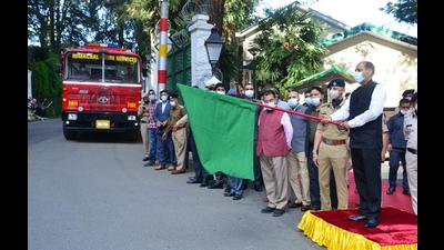 Himachal chief minister Jai Ram Thakur flagging off a firefighting vehicle in Shimla on Tuesday. (HT Photo) Himachal chief minister Jai Ram Thakur flagging off a firefighting vehicle in Shimla on Tuesday. (HT Photo)