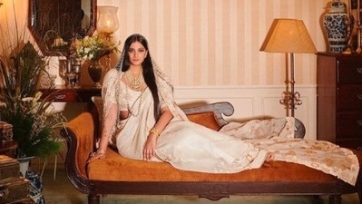 Rhea ditched the traditional red wedding look and wore an elegant ivory chanderi Anamika Khanna sari. (Instagram/@rheakapoor)