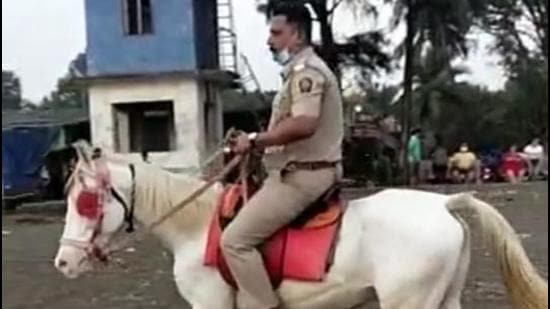 Senior inspector (crime) Amar Patil hires the horse for ₹300 for an 8-hr shift every weekend and on holidays when the crowds arrive. (HT FILE)