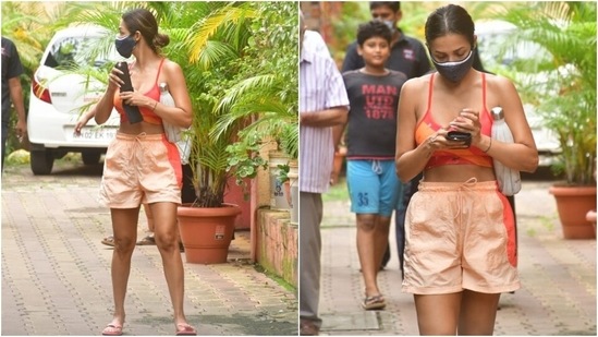 Malaika teamed the outfit with flip flops, a black face mask and a middle-parted sleek bun. She flaunted an au-naturel look with the attire and kept things simple.(Varinder Chawla)