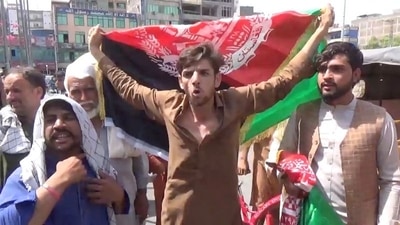 People carry Afghan flags as they take part in an anti-Taliban protest in Jalalabad, Afghanistan (REUTERS ) People carry Afghan flags as they take part in an anti-Taliban protest in Jalalabad, Afghanistan (REUTERS )