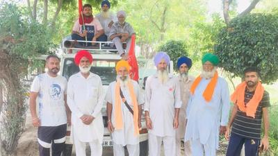 Sangrur farmers are carrying out a campaign to not allow politicians to enter the district. (HT Photo)