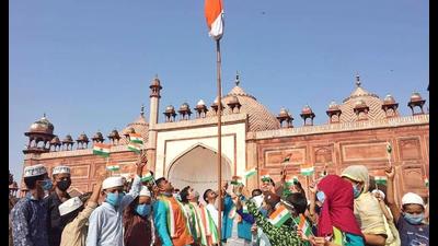 The national flag being hoisted on Jama Masjid premises in Agra on August 15 (Independence Day). (File Photo) The national flag being hoisted on Jama Masjid premises in Agra on August 15 (Independence Day). (File Photo)
