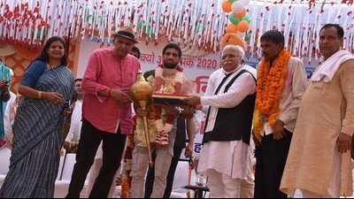 Haryana chief minister Manohar Lal Khattar felicitating Tokyo Olympics silver medallist wrestler Ravi Dahiya at his native Nahri village in Sonepat on Wednesday. (HT Photo) Haryana chief minister Manohar Lal Khattar felicitating Tokyo Olympics silver medallist wrestler Ravi Dahiya at his native Nahri village in Sonepat on Wednesday. (HT Photo)