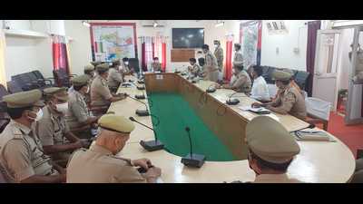 Training session to bring about a behavioural change among police personnel in Sonbhadra on Wednesday. (ht photo)