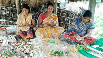 Around 60 women were busy making rakhis out of mulberry silk with a plan to sell them in the open retail market (HT Photo) Around 60 women were busy making rakhis out of mulberry silk with a plan to sell them in the open retail market (HT Photo)