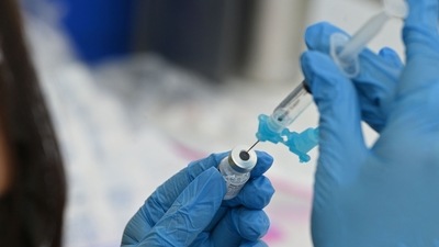 The US government, earlier in the day, announced its plan to make available a booster shot for its people starting September 20. (AFP) The US government, earlier in the day, announced its plan to make available a booster shot for its people starting September 20. (AFP)