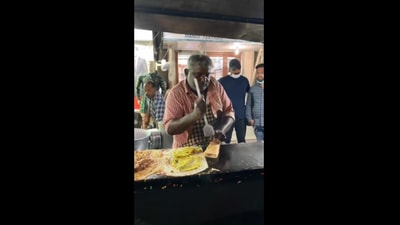 The video of a man making dosa is taken from the video shared by Anand Mahindra. (Instagram/@streetfoodrecipe)