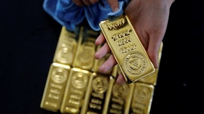 A higher dollar has also made gold more expensive for those holding other currencies. (Reuters File Photo/Representative Image)