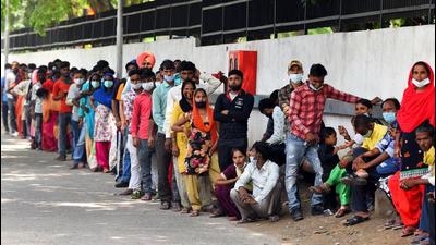 For the past four days, private buses crowded with people, especially from Himachal Pradesh, can be seen thronging Government Multi Specialty Hospital, Sector 16, and Civil Hospital, Mani Majra. (Ravi Kumar/HT)