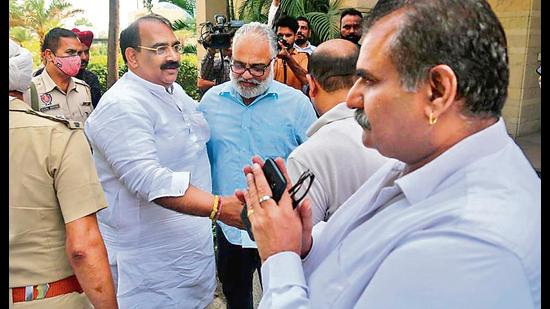 Punjab BJP president Ashwani Sharma meeting party leaders.