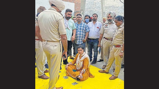 BJP councillor Sonia Sharma protesting at Gurmail Nagar in Ludhiana on Wednesday. (HT Photo)