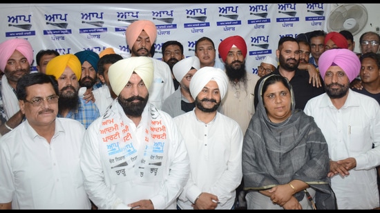 AAP Punjab affairs in-charge Jarnail Singh, MLA Sarvjit Kaur Manuke and others during the induction of Kulwant Singh Sidhu into party in Ludhiana.