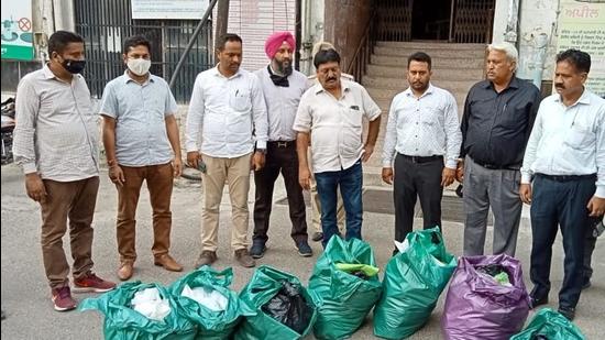An MC team with the seized plastic carry bag in Ludhiana on Wednesday. (HT PHOTO)