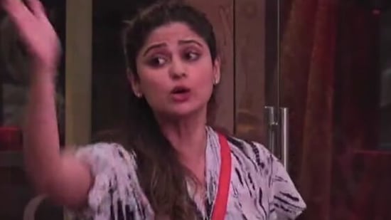 Bigg Boss OTT: Akshara Singh tells Shamita Shetty to not flaunt English