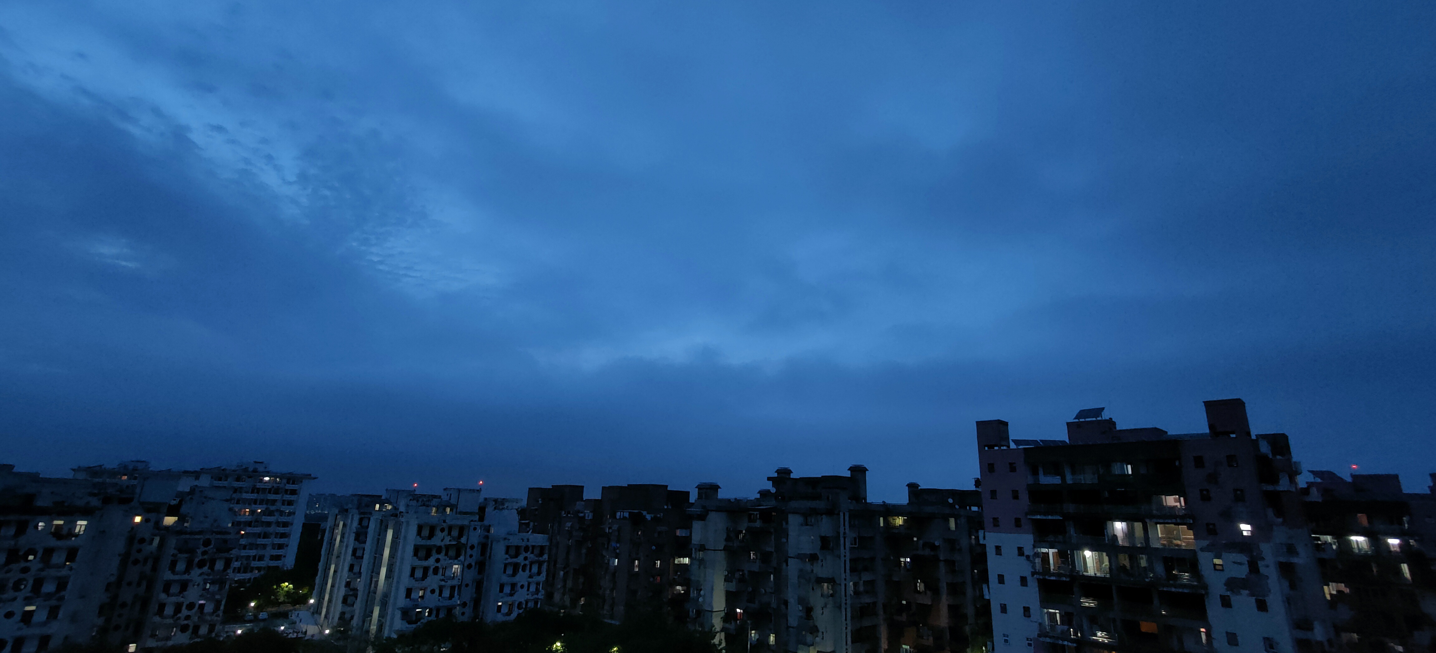 Monsoon mingling: Sun romances Delhi sky Monsoon mingling: Sun romances Delhi sky