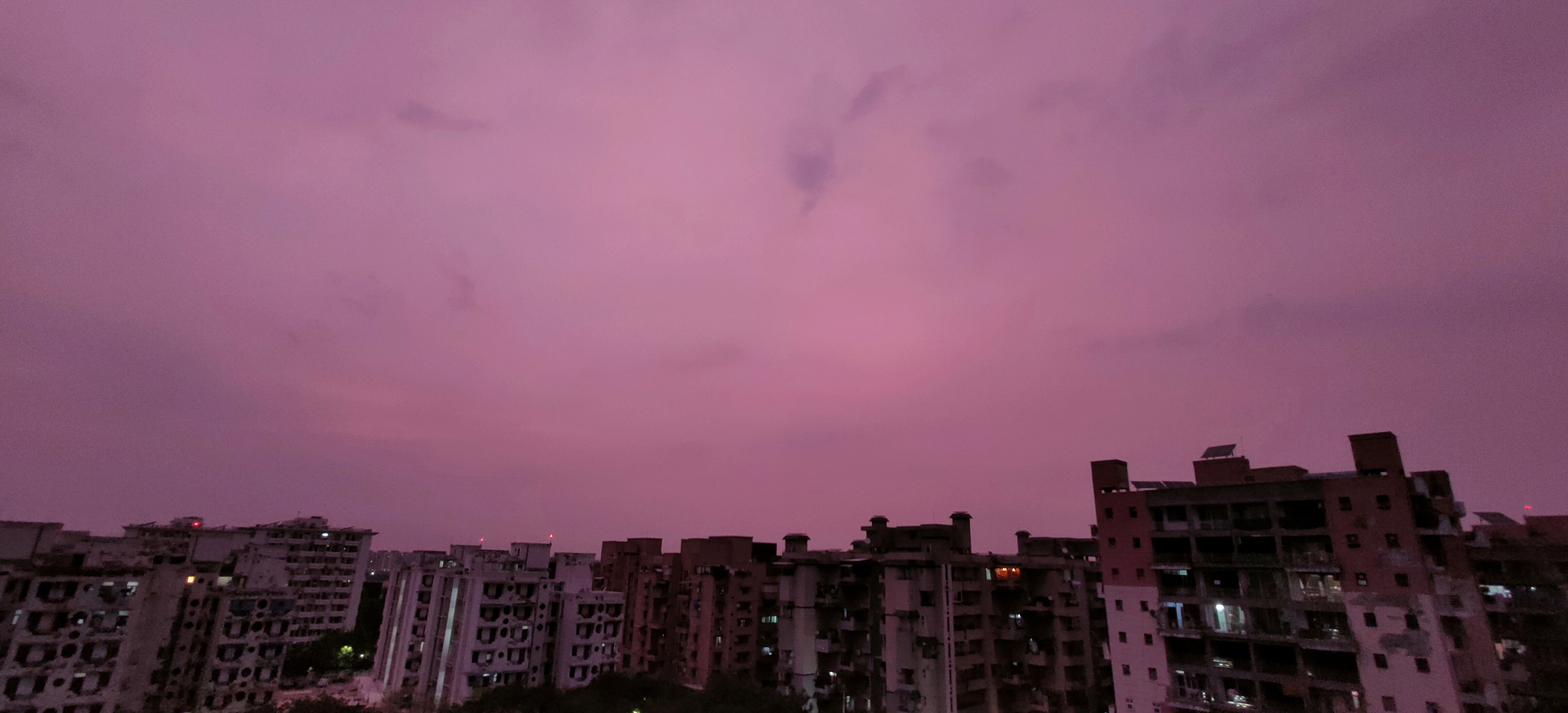 Monsoon mingling: Sun romances Delhi sky Monsoon mingling: Sun romances Delhi sky