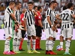 Juventus' Portuguese forward Cristiano Ronaldo (C) chats with Juventus' defender Leonardo Bonucci from Italy (2nd L)(AFP) Juventus' Portuguese forward Cristiano Ronaldo (C) chats with Juventus' defender Leonardo Bonucci from Italy (2nd L)(AFP)