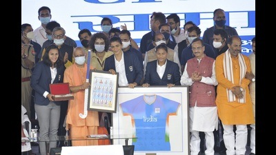 All the dignitaries on the dais, including governor Anandiben Patel and CM Yogi Adityanath, were presented with special hockey sticks and other mementoes by the officials of the Indian Olympic Association (Deepak Gupta/HT Photo)