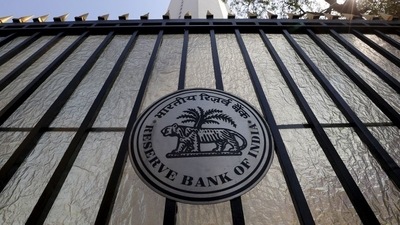 The Reserve Bank of India seal is pictured on a gate outside the RBI headquarters in Mumbai. (File Photo / REUTERS)
