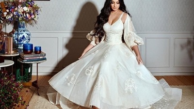 Rhea Kapoor was wearing a stunning ivory ensemble by ace designer duo Abu Jani and Sandeep Khosla. (Instagram) Rhea Kapoor was wearing a stunning ivory ensemble by ace designer duo Abu Jani and Sandeep Khosla. (Instagram)