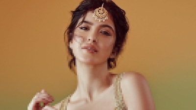 Shanaya Kapoor opted for a subtle make-up look with nude overtones and a dewy finish. (Instagram) Shanaya Kapoor opted for a subtle make-up look with nude overtones and a dewy finish. (Instagram)