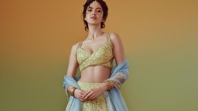 Shanaya Kapoor's lehenga had thick gota work at the bottom, and delicate, tear-shaped embellishments all over the border of the dupatta. (Instagram) Shanaya Kapoor's lehenga had thick gota work at the bottom, and delicate, tear-shaped embellishments all over the border of the dupatta. (Instagram)