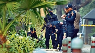 An NSG forensics team at the site of the blast. (Sanjeev Verma/HT PHOTO)