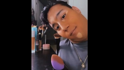 The image shows Gabe Adams Wheatley doing make up. (Instagram/@ no_limbs) The image shows Gabe Adams Wheatley doing make up. (Instagram/@ no_limbs)