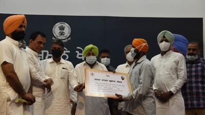 Punjab chief minister Capt Amarinder Singh handing over a debt waiver cheque to a small farmer in Anandpur Sahib on Friday. (HT Photo) Punjab chief minister Capt Amarinder Singh handing over a debt waiver cheque to a small farmer in Anandpur Sahib on Friday. (HT Photo)