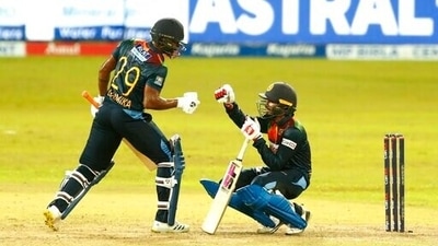 18 Sri Lanka players sign central contracts, Mathews left out (AP)