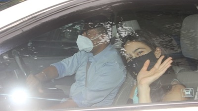 Sara Ali Khan waves at the paparazzi after her gym session. Sara Ali Khan waves at the paparazzi after her gym session.