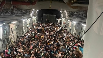 People cramming the US. Air Force C-17 Globemaster III flown from Kabul to Qatar. (AFP)