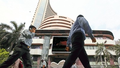 In the previous session, Sensex closed 162.78 points or 0.29 per cent lower at 55,629.49, and Nifty declined 45.75 points or 0.28 per cent to 16,568.85. (MINT_PRINT) In the previous session, Sensex closed 162.78 points or 0.29 per cent lower at 55,629.49, and Nifty declined 45.75 points or 0.28 per cent to 16,568.85. (MINT_PRINT)