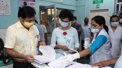 The chief medical officer held a surprise inspection at the Civil Hospital a day before inspecting the Sector 31 polyclinic. (Vipin Kumar/HT PHOTO)