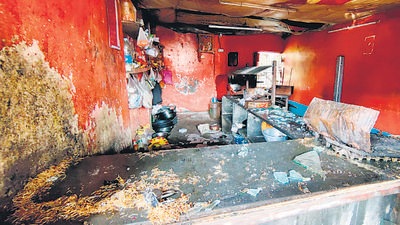 A damaged tea stall after post-poll violence in Kolkata. (ANI) A damaged tea stall after post-poll violence in Kolkata. (ANI)