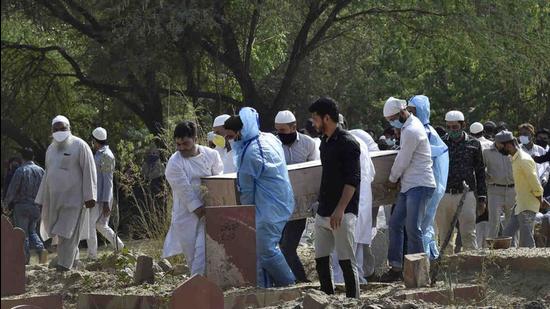 For Bihar, data shows that there were 251,053 “excess deaths” since the start of the outbreak compared to the corresponding four-year period before the pandemic (2015-2019). (Ajay Aggarwal /HT PHOTO)