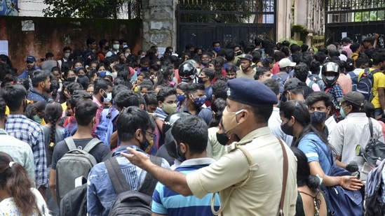 Students flout social distancing as they wait for entry at Doranda College in Ranchi.(PTI)