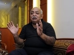 Last year, an FIR was filed against poet Munawwar Rana on similar charges after he allegedly defended the killings in France over a caricature of Prophet Muhammad. (Amit K Jaiswal/ Hindustan Times) Last year, an FIR was filed against poet Munawwar Rana on similar charges after he allegedly defended the killings in France over a caricature of Prophet Muhammad. (Amit K Jaiswal/ Hindustan Times)