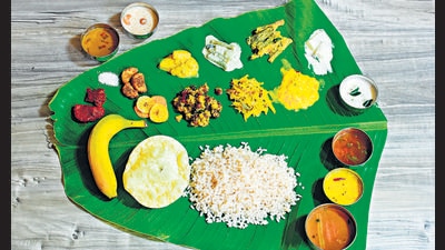 Earlier, the Confederation of Keralite Organisations in Tricity used to hold Onam Sadhya where 22 vegetarian dishes were served on a banana leaf in the traditional way. (HT FILE PHOTO)