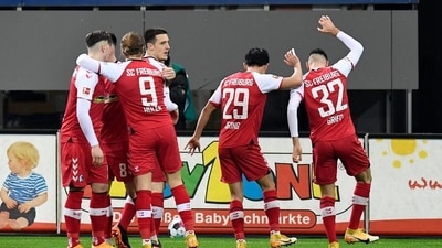 SC Freiburg's Jeong Woo yeong celebrates scoring their first goal with teammates (Pool via REUTERS)