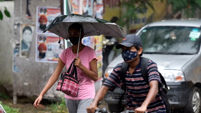 The IMD had issued an Orange alert for Saturday when moderate to heavy showers could lead to water logging and traffic snarls on key stretches. (Sanjeev Verma/HT Photo) The IMD had issued an Orange alert for Saturday when moderate to heavy showers could lead to water logging and traffic snarls on key stretches. (Sanjeev Verma/HT Photo)