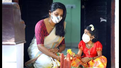 Onam celebrations are in full swing for delhiites who are geared up to celebrate the harvest festival with a lavish Sadhya at home. (Photo: Vivek R Nair/HT) Onam celebrations are in full swing for delhiites who are geared up to celebrate the harvest festival with a lavish Sadhya at home. (Photo: Vivek R Nair/HT)