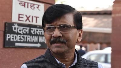 Shiv Sena MP Sanjay Raut, without naming either Fadnavis or BJP, said the leaders of the party had locked themselves in their homes while Sena workers faced rioters during the 1992 riots in Mumbai. (HT FILE) Shiv Sena MP Sanjay Raut, without naming either Fadnavis or BJP, said the leaders of the party had locked themselves in their homes while Sena workers faced rioters during the 1992 riots in Mumbai. (HT FILE)
