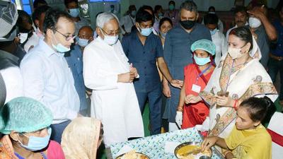 Bihar CM Nitish Kumar inspecting at a flood relief camp in Samastipur on Saturday. (Santosh Kumar/Ht photo) Bihar CM Nitish Kumar inspecting at a flood relief camp in Samastipur on Saturday. (Santosh Kumar/Ht photo)