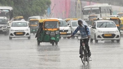 The incessant rainfall caused major traffic snarls; waterlogging was reported from many roads and barricades put up on many stretches and underpasses of Delhi. (Vipin Kumar/HT Photo) The incessant rainfall caused major traffic snarls; waterlogging was reported from many roads and barricades put up on many stretches and underpasses of Delhi. (Vipin Kumar/HT Photo)