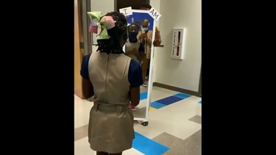 The image is taken from the video about teacher's inspiring teaching method. (Instagram/@honest)